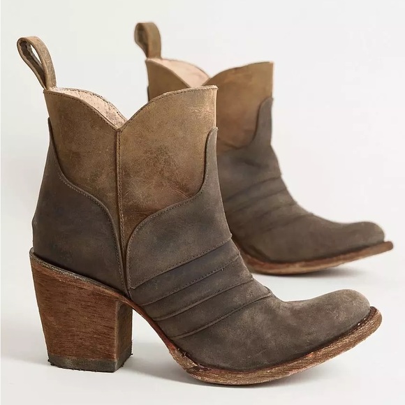 Circle G by Corral distressed boot. Boho style. Free spirit. Leather booties. - Picture 1 of 9
